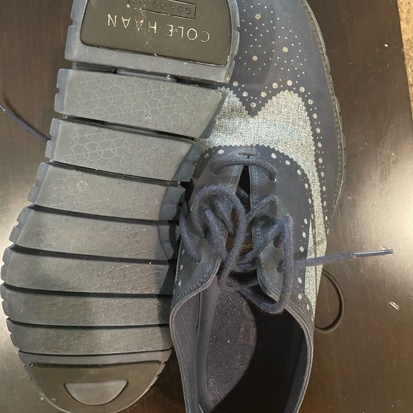 Worn a couple times like new. Very comfortable and much style - Picture 3 of 3